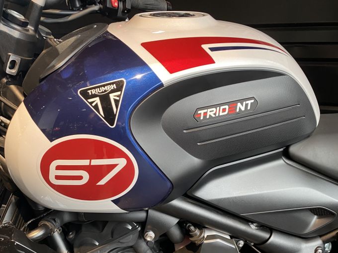 TRIUMPH TRIDENT 660 4