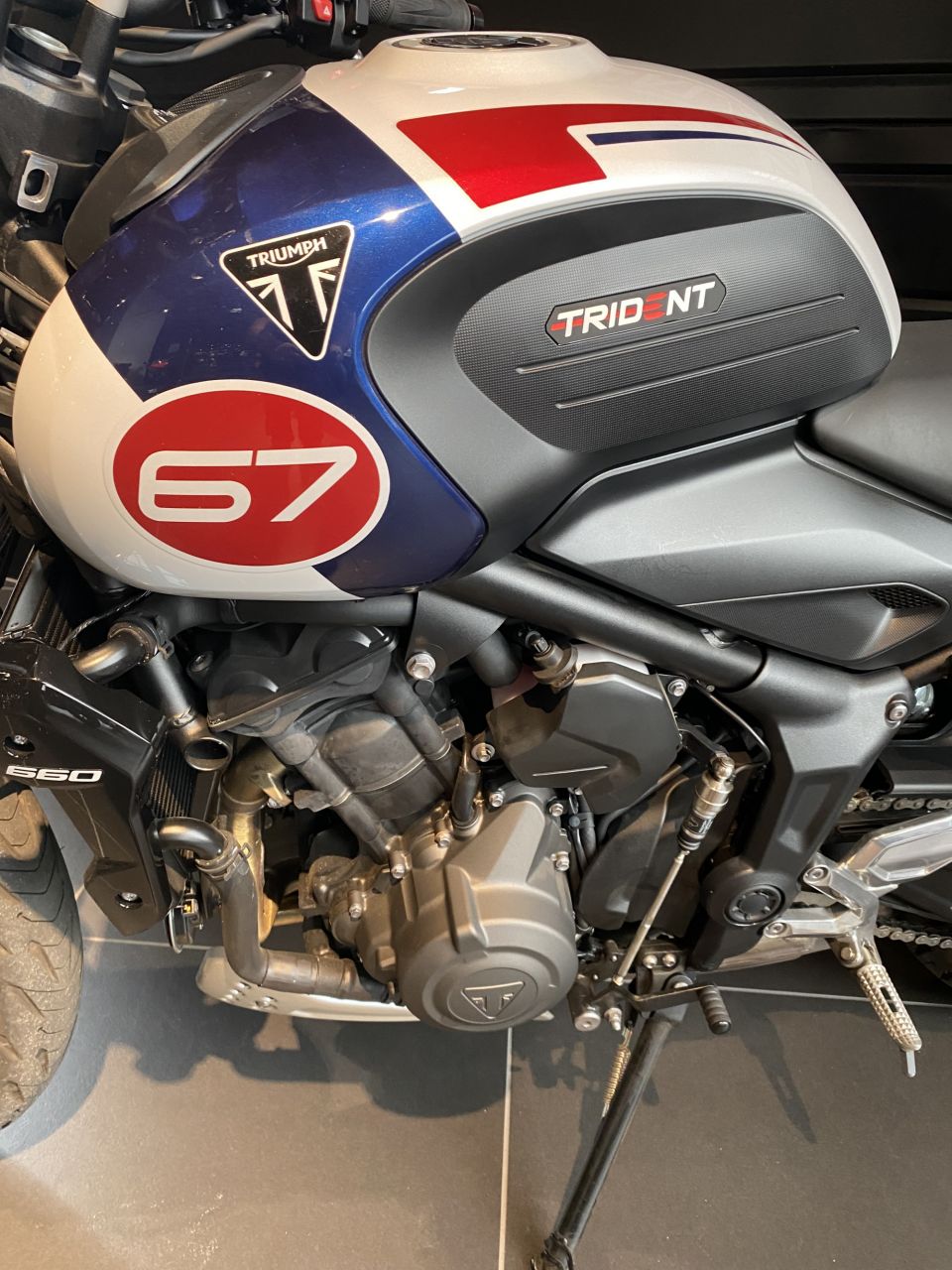 TRIUMPH TRIDENT 660 4