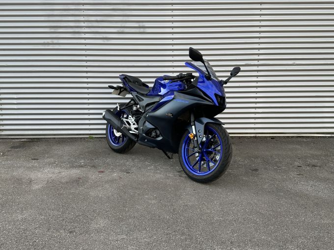 YAMAHA YZF 125 R ABS 4