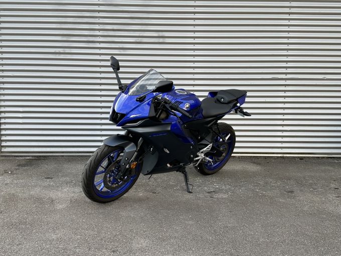 YAMAHA YZF 125 R ABS 4