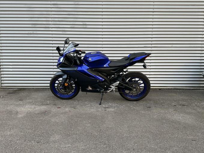 YAMAHA YZF 125 R ABS 4