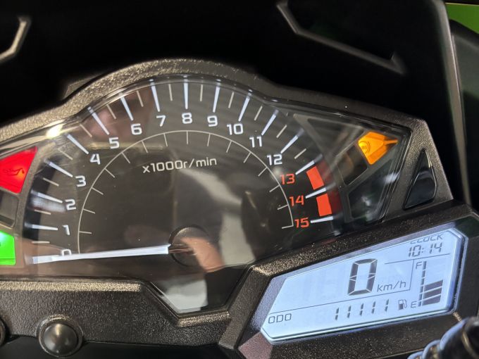 KAWASAKI NINJA 300 4