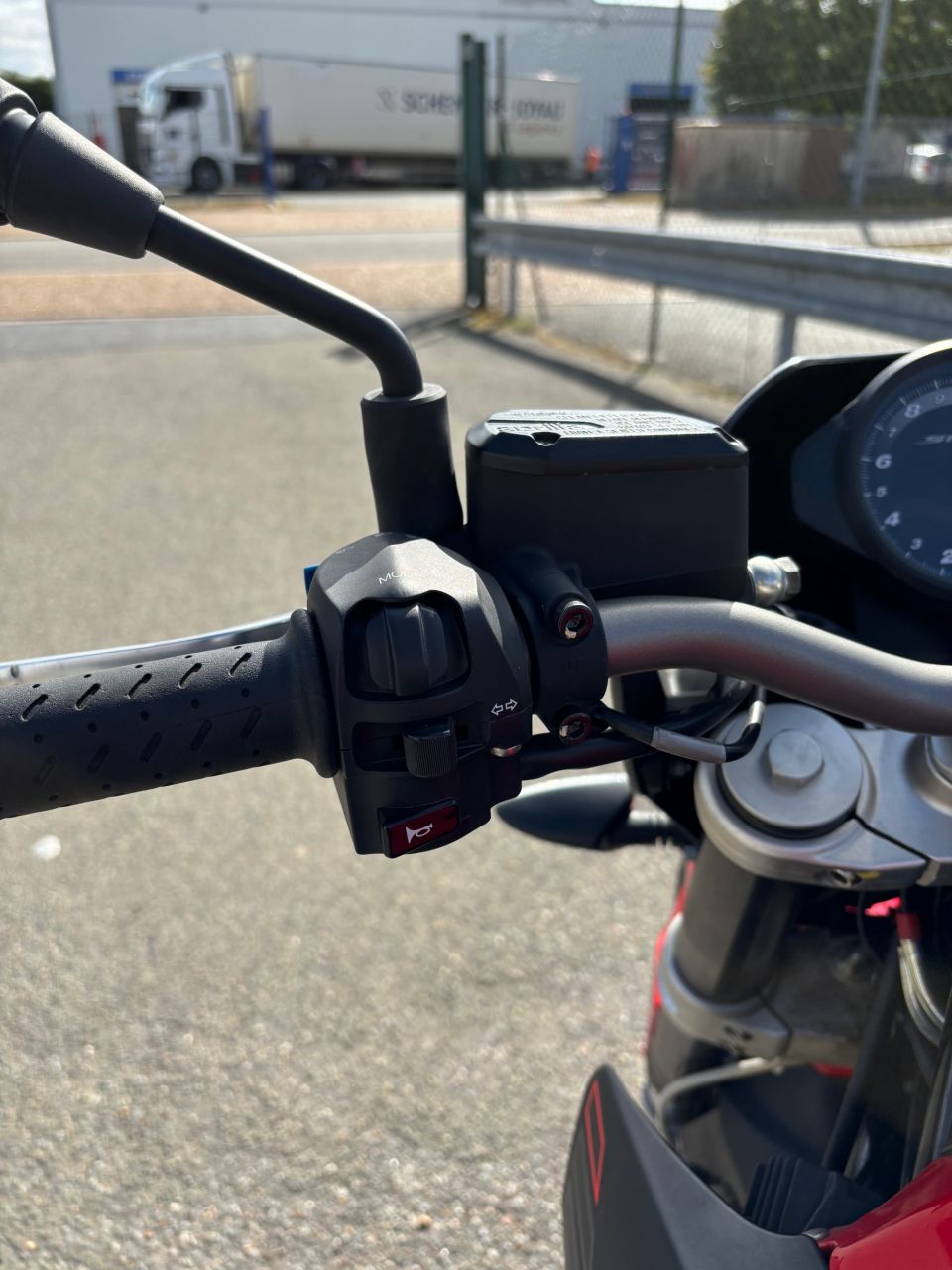 APRILIA SHIVER 750 4