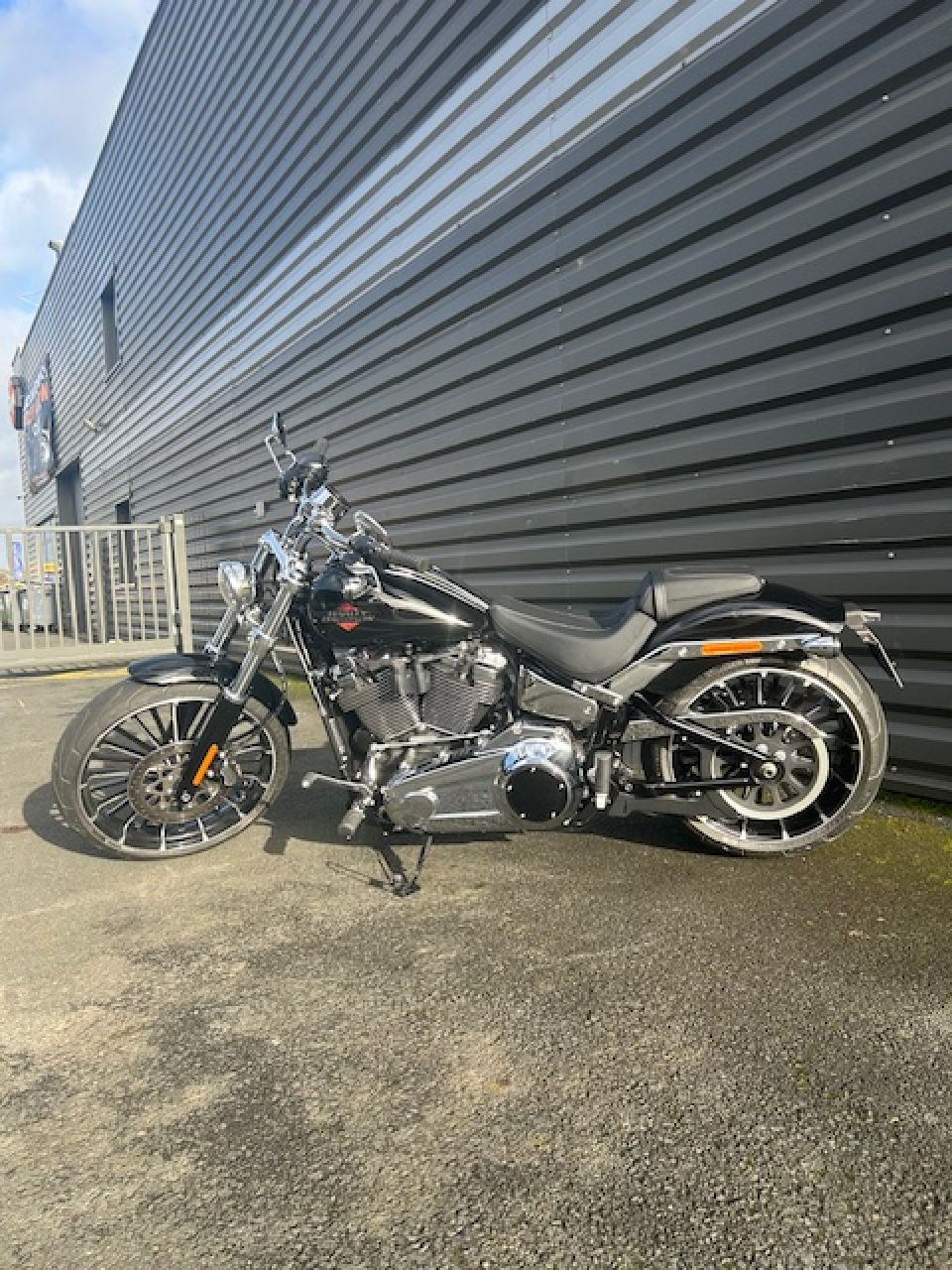 HARLEY-DAVIDSON SOFTAIL BREAKOUT 1923 4