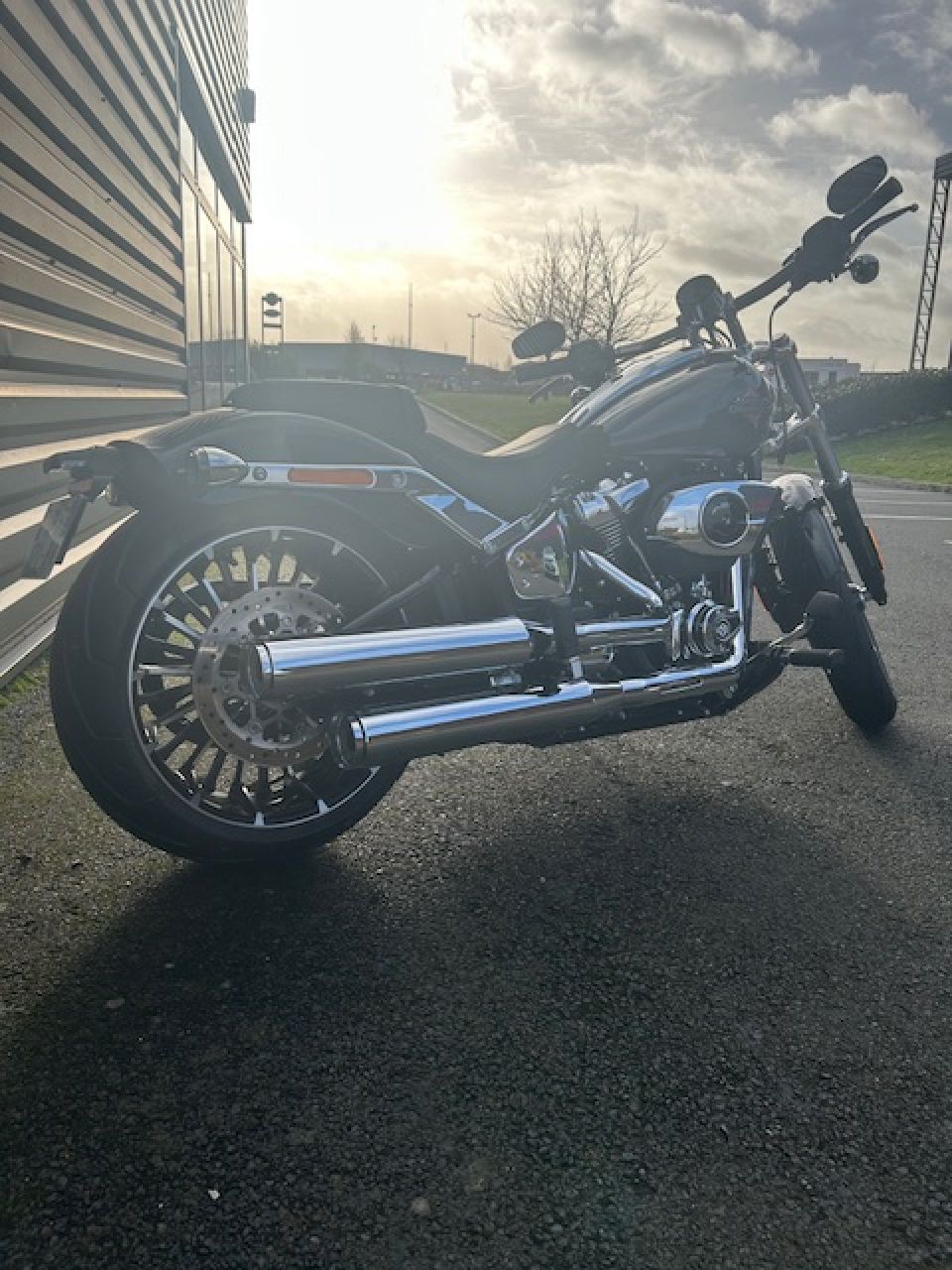 HARLEY-DAVIDSON SOFTAIL BREAKOUT 1923 4