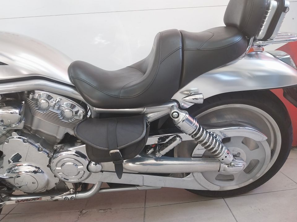 HARLEY-DAVIDSON V-ROD 4