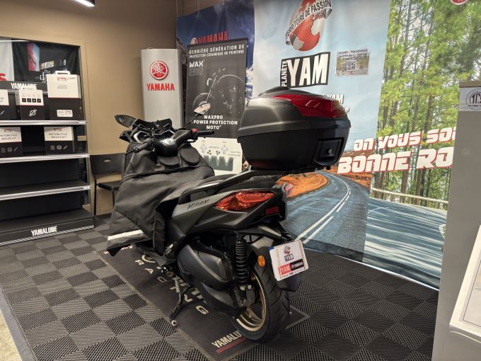 YAMAHA XMAX 300 Tech Max 4