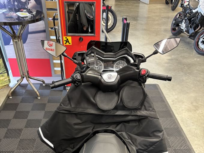 YAMAHA XMAX 300 Tech Max 4