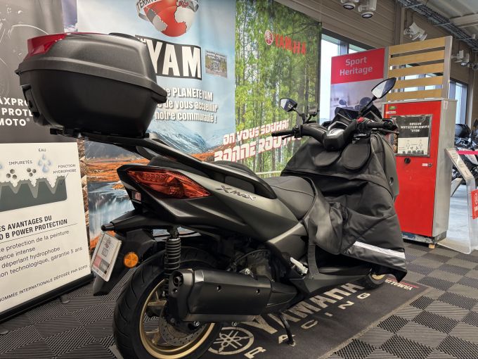 YAMAHA XMAX 300 Tech Max 4