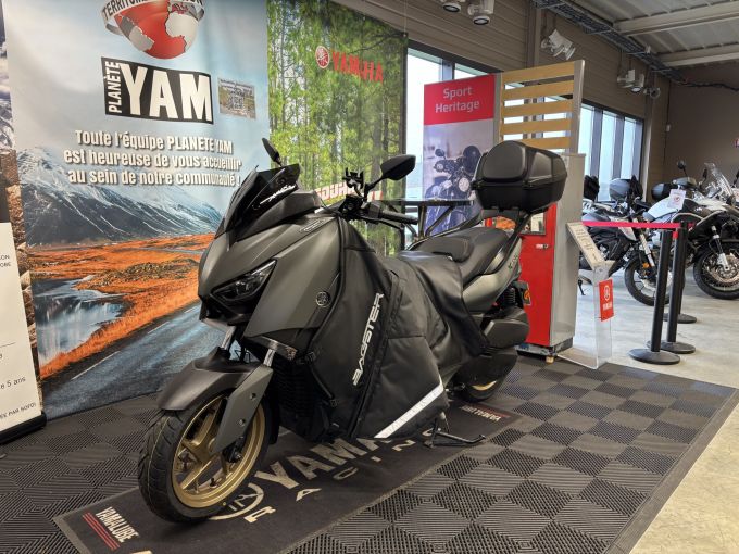 YAMAHA XMAX 300 Tech Max 4