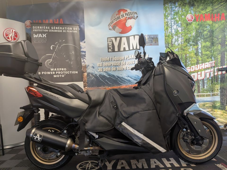 YAMAHA XMAX 300 Tech Max 4
