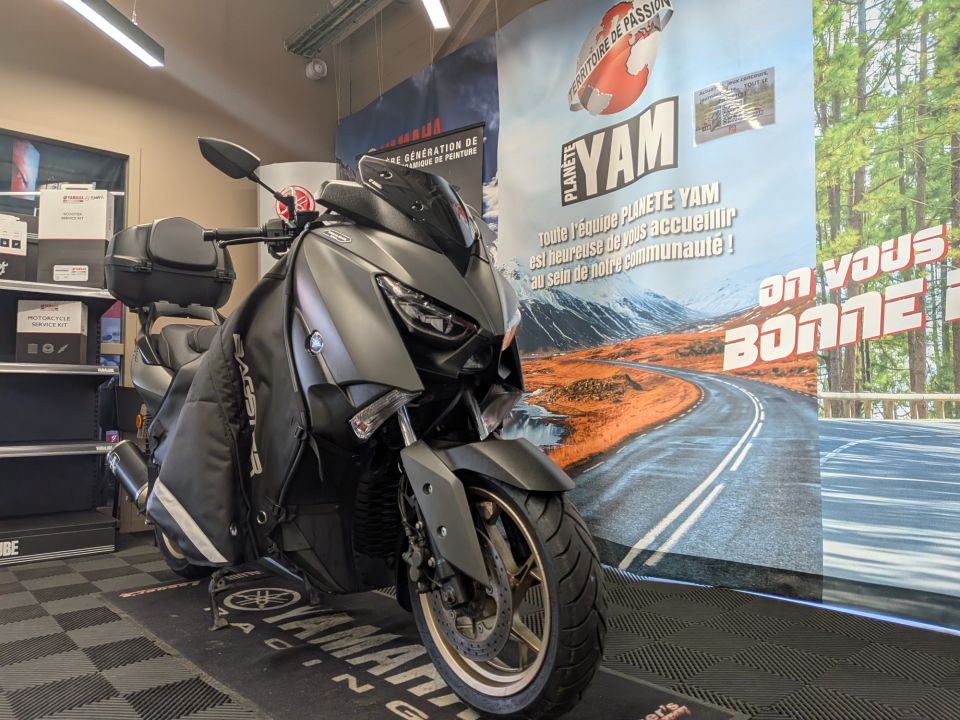 YAMAHA XMAX 300 Tech Max 4