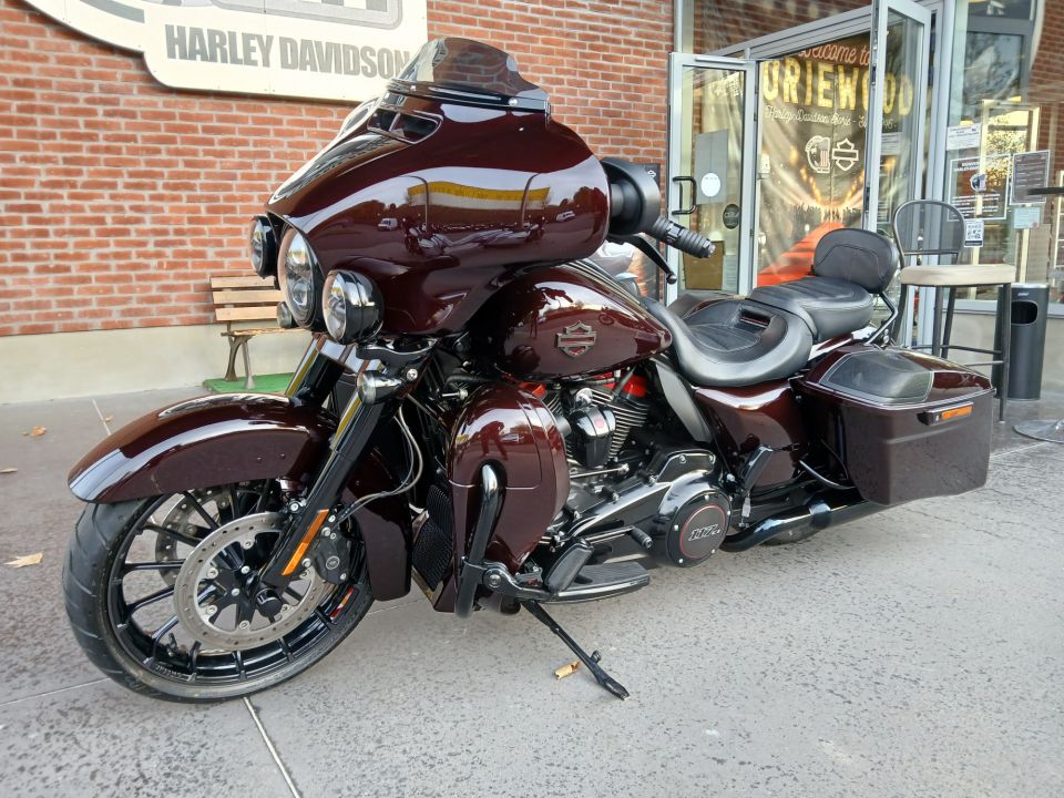 HARLEY-DAVIDSON TOURING STREET GLIDE 1923 CVO  4