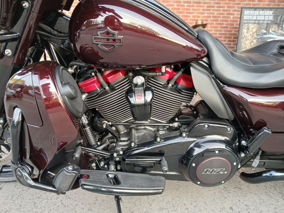 HARLEY-DAVIDSON TOURING STREET GLIDE 1923 CVO  4