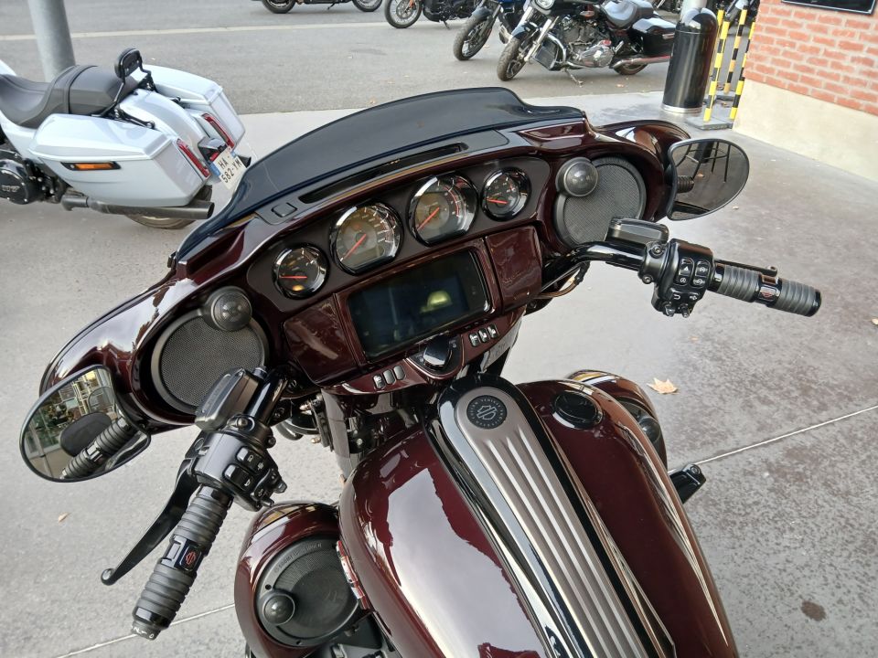 HARLEY-DAVIDSON TOURING STREET GLIDE 1923 CVO  4