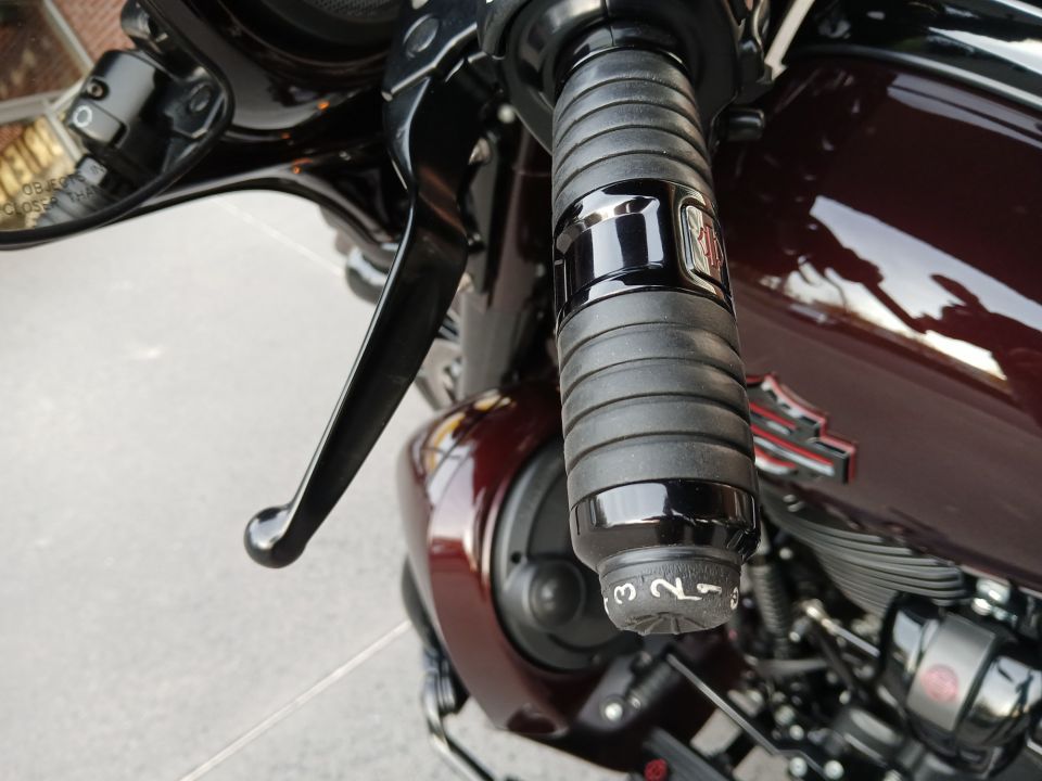 HARLEY-DAVIDSON TOURING STREET GLIDE 1923 CVO  4