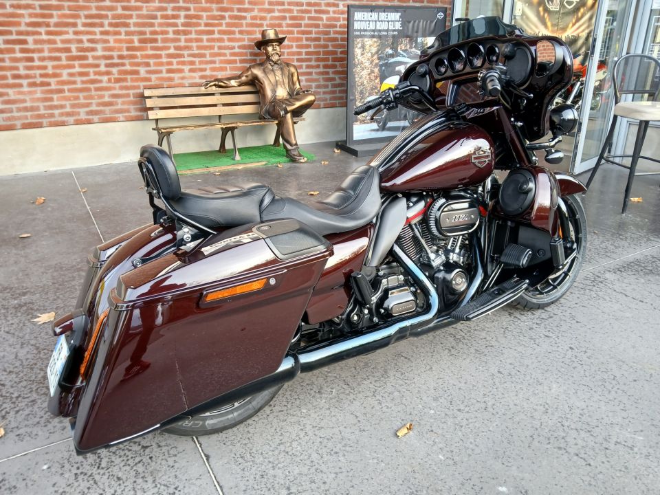 HARLEY-DAVIDSON TOURING STREET GLIDE 1923 CVO  4
