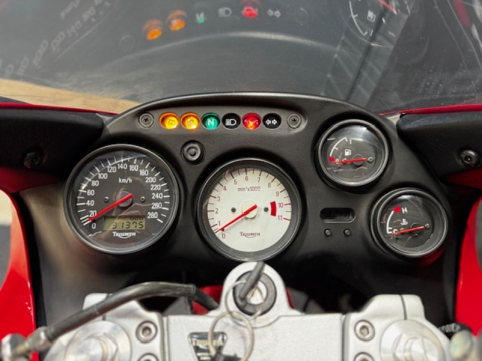 TRIUMPH SPRINT 955 ST 4