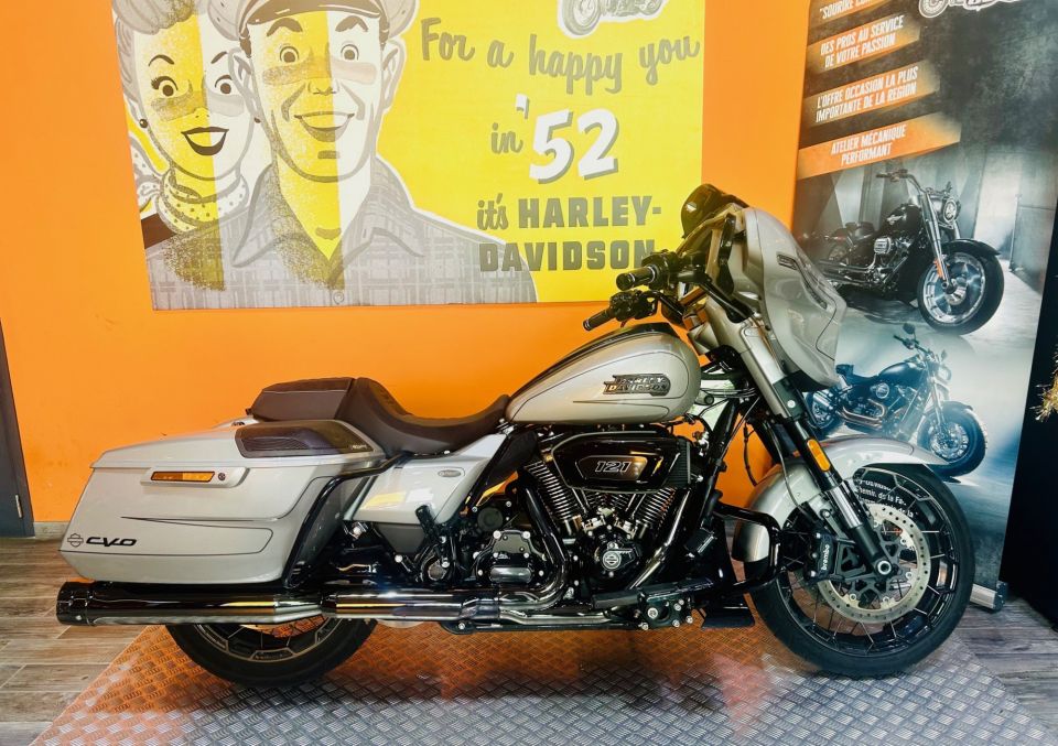 HARLEY-DAVIDSON TOURING STREET GLIDE 1977 CVO  4