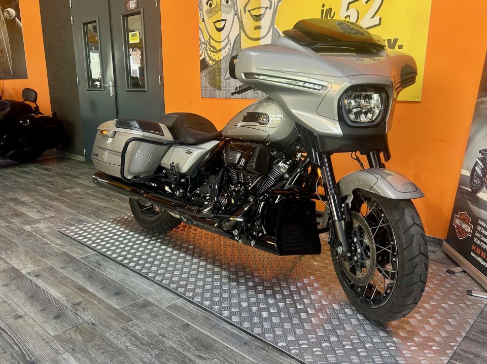 HARLEY-DAVIDSON TOURING STREET GLIDE 1977 CVO  4