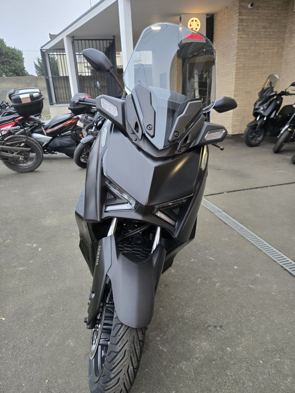 YAMAHA XMAX 300 Tech Max 4