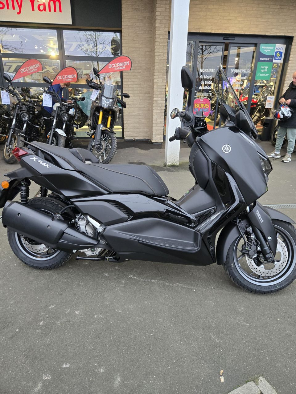 YAMAHA XMAX 300 Tech Max 4