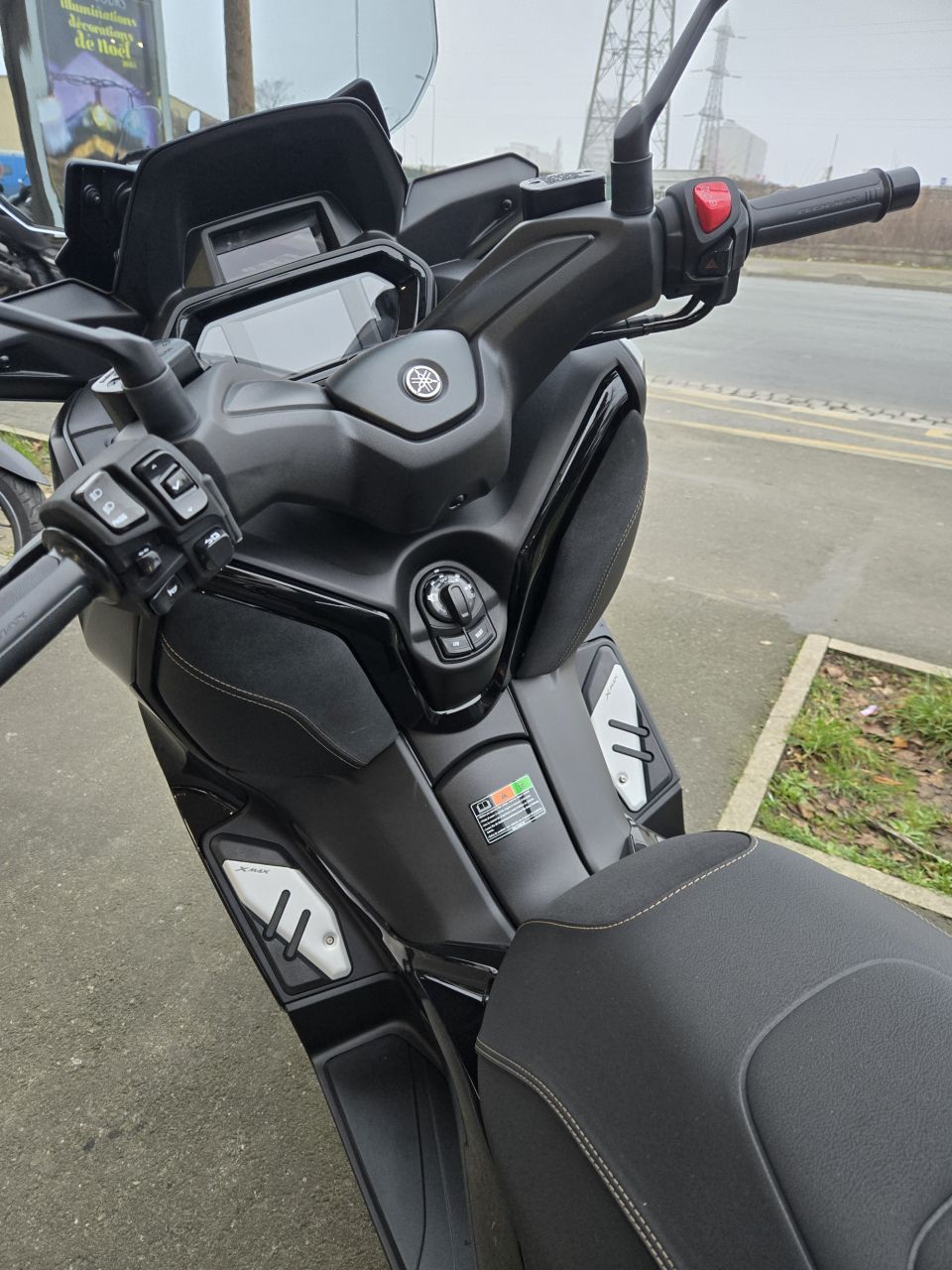 YAMAHA XMAX 300 Tech Max 4