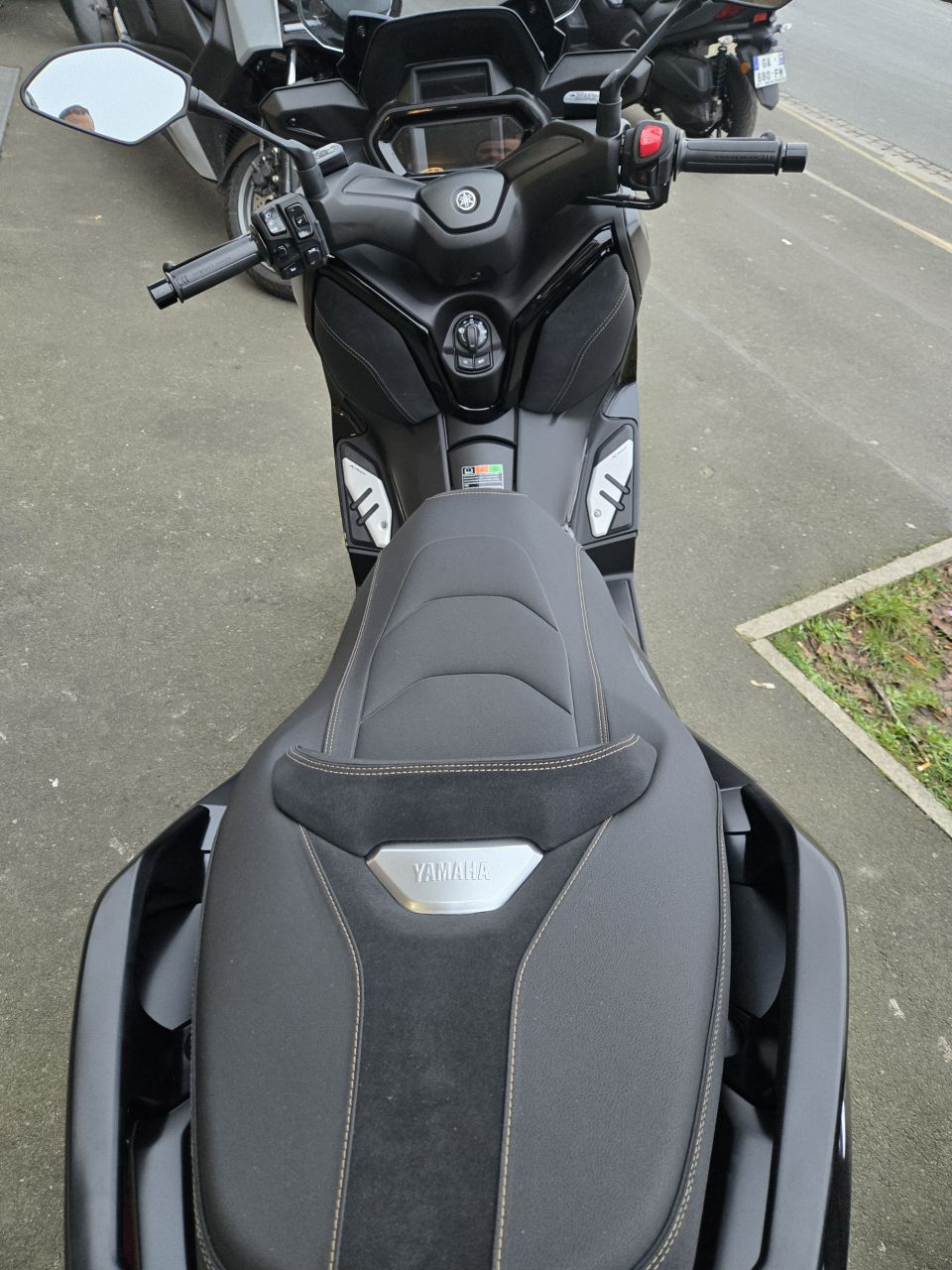 YAMAHA XMAX 300 Tech Max 4