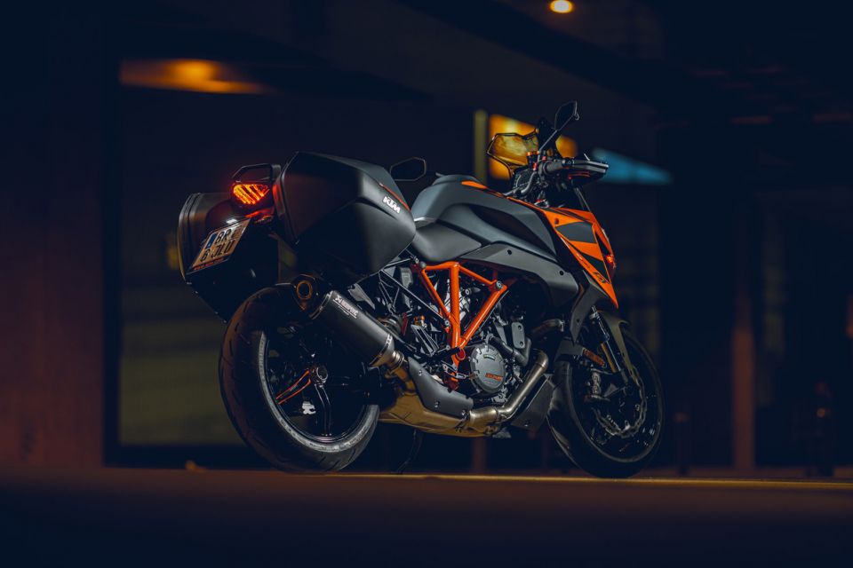KTM 1290 SUPER DUKE GT 4