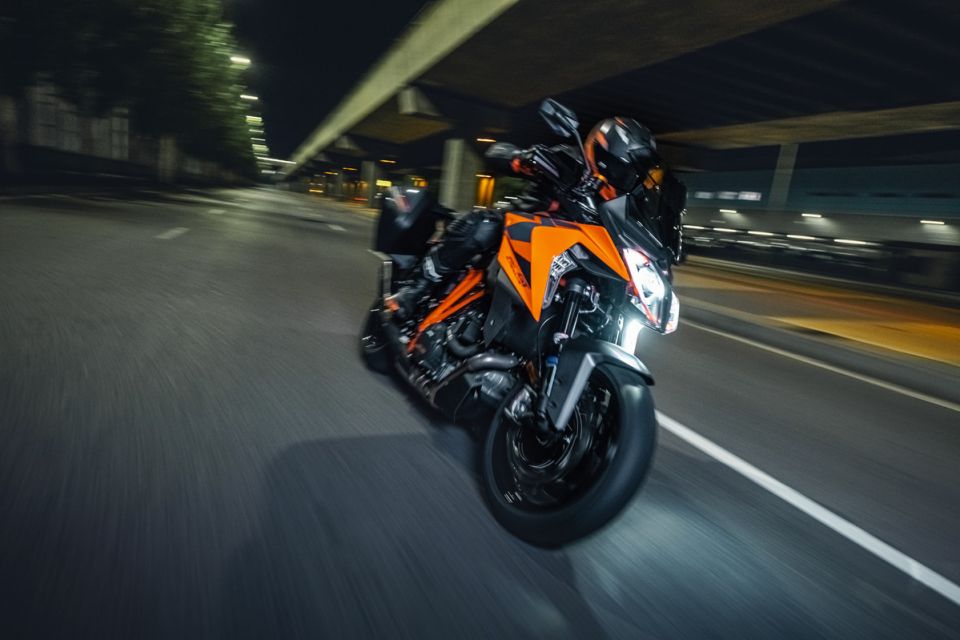 KTM 1290 SUPER DUKE GT 4