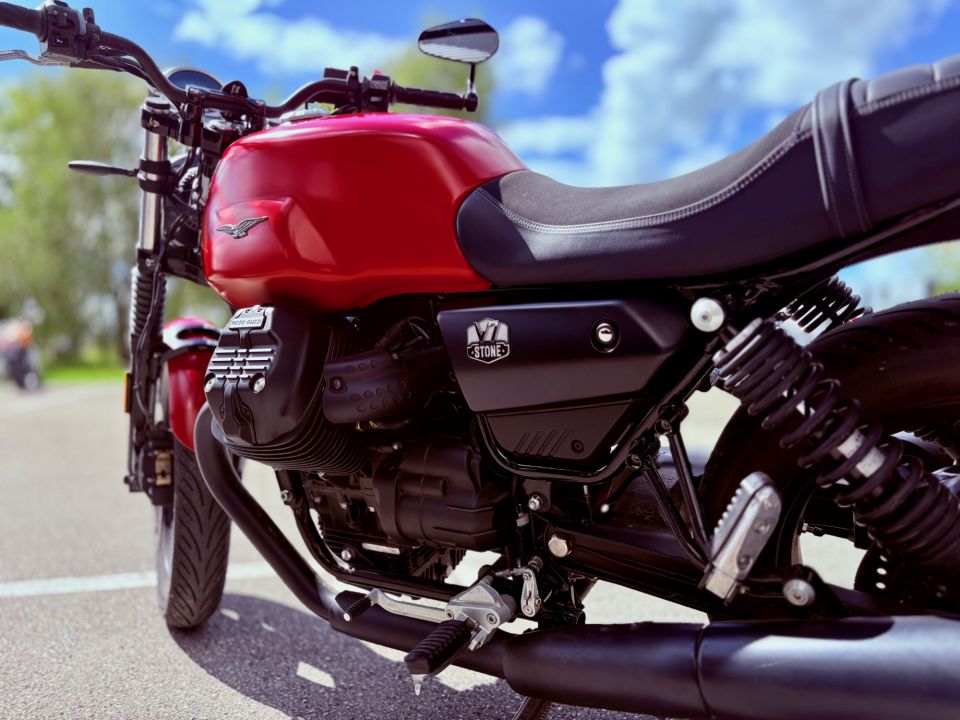 MOTO GUZZI V7 STONE 4