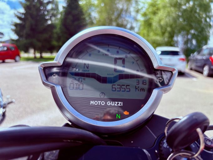 MOTO GUZZI V7 STONE 4