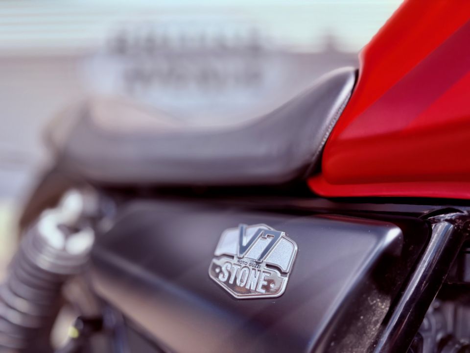 MOTO GUZZI V7 STONE 4