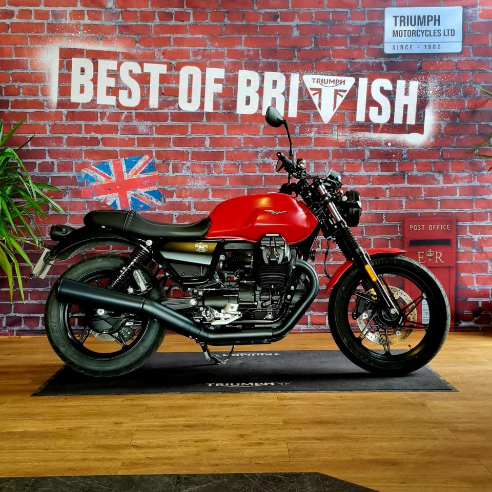 MOTO GUZZI V7 STONE 4