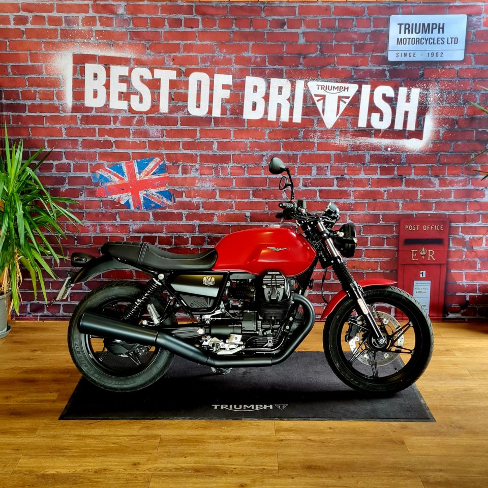 MOTO GUZZI V7 STONE 4