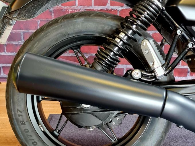 MOTO GUZZI V7 STONE 4