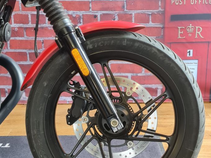 MOTO GUZZI V7 STONE 4