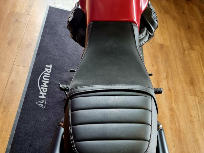MOTO GUZZI V7 STONE 4