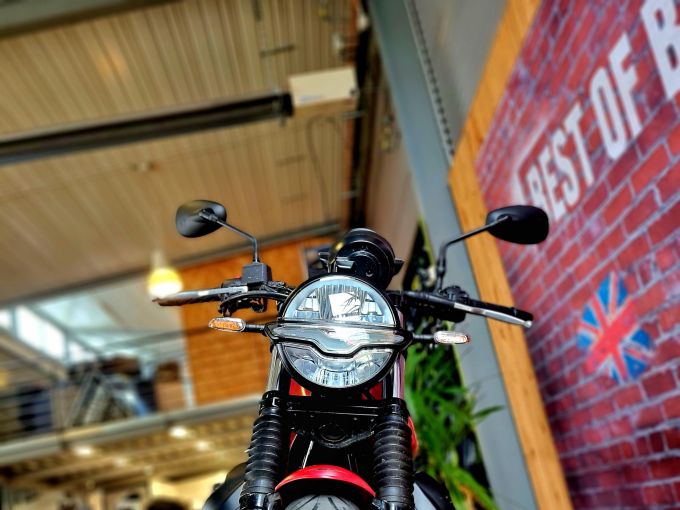 MOTO GUZZI V7 STONE 4