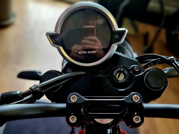 MOTO GUZZI V7 STONE 4
