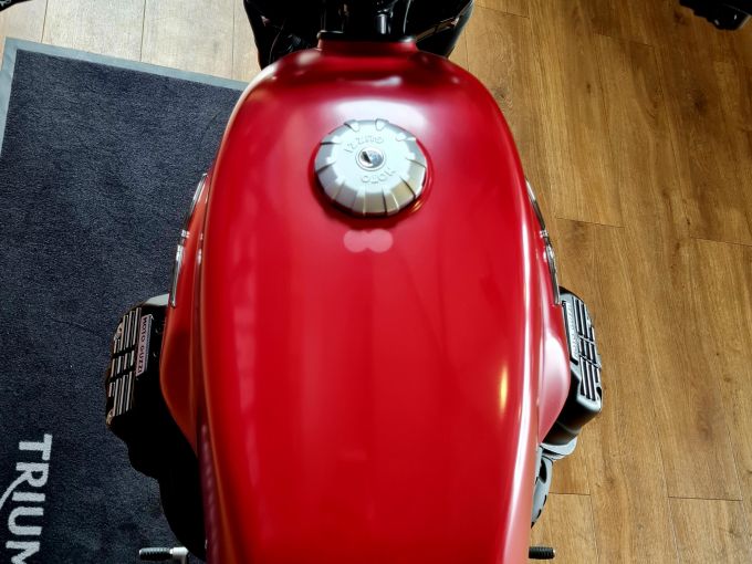 MOTO GUZZI V7 STONE 4