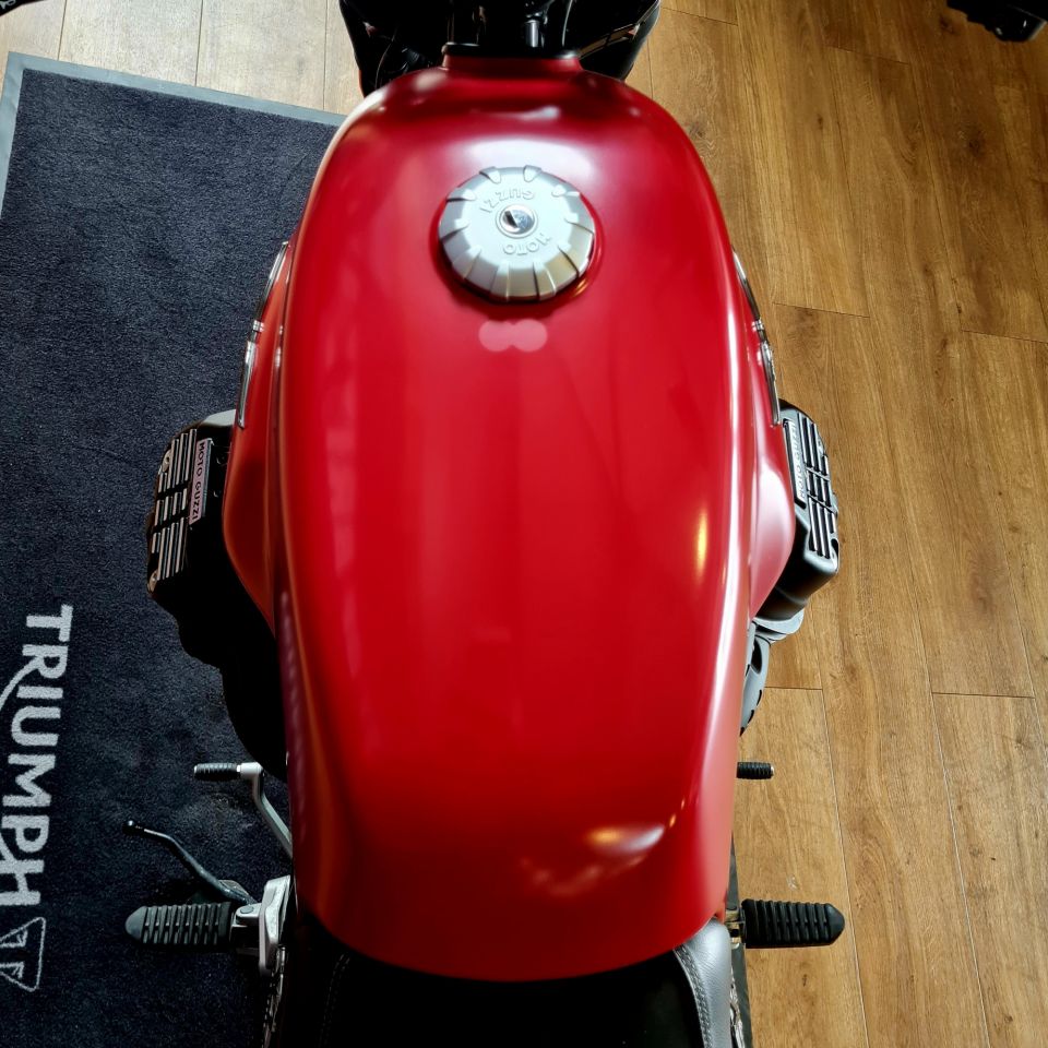 MOTO GUZZI V7 STONE 4