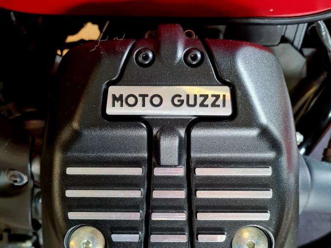 MOTO GUZZI V7 STONE 4
