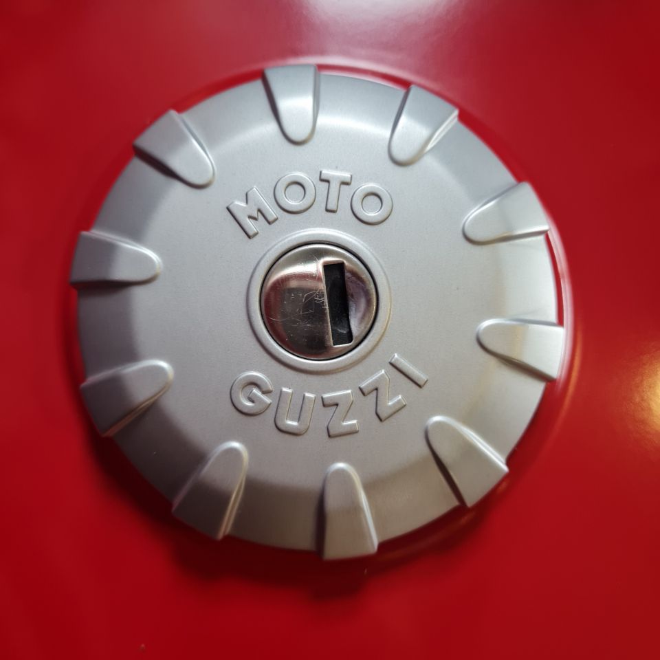 MOTO GUZZI V7 STONE 4