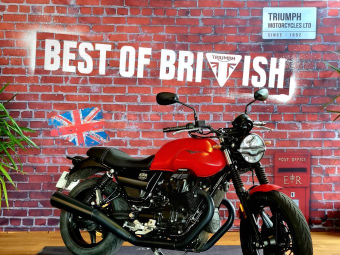MOTO GUZZI V7 STONE 4