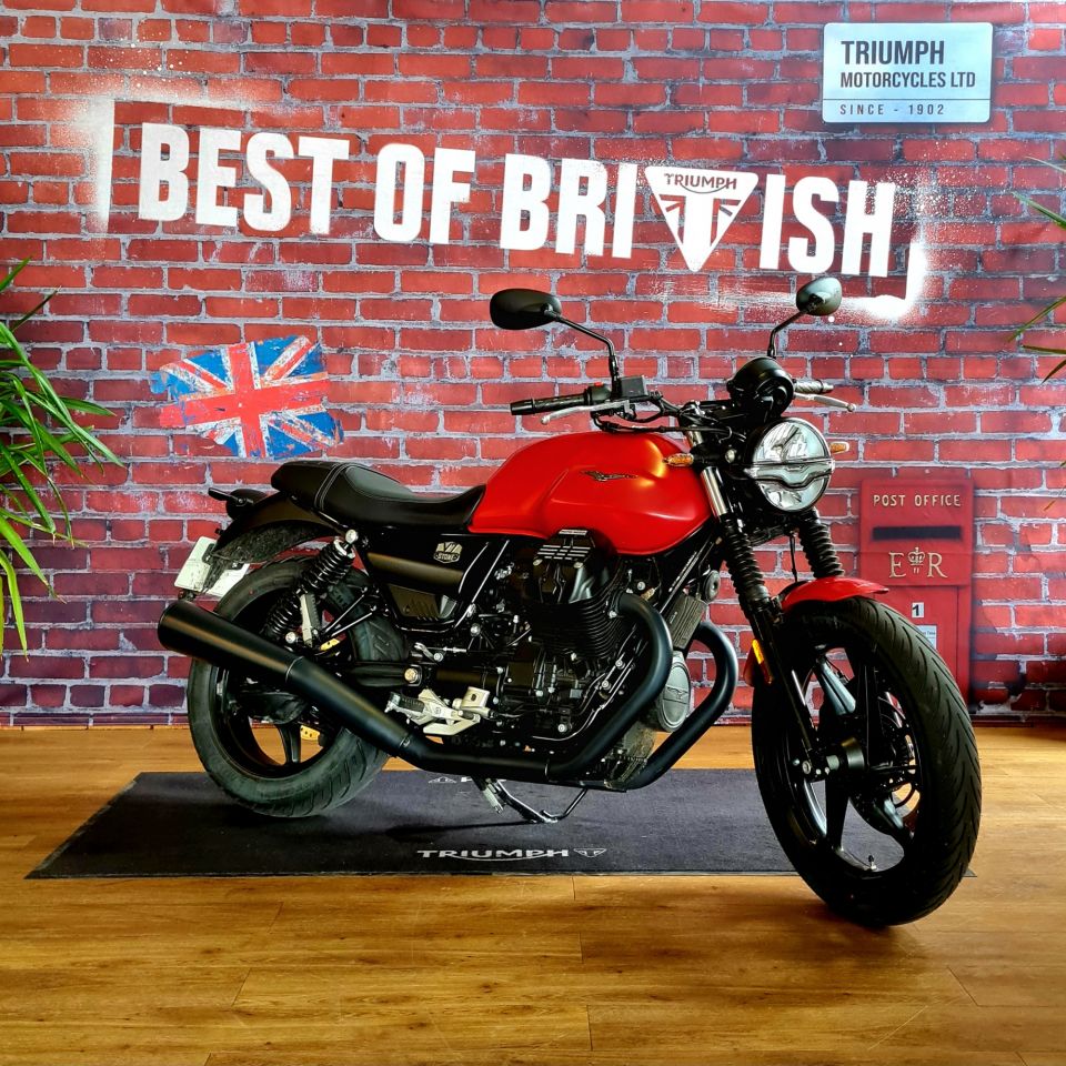 MOTO GUZZI V7 STONE 4