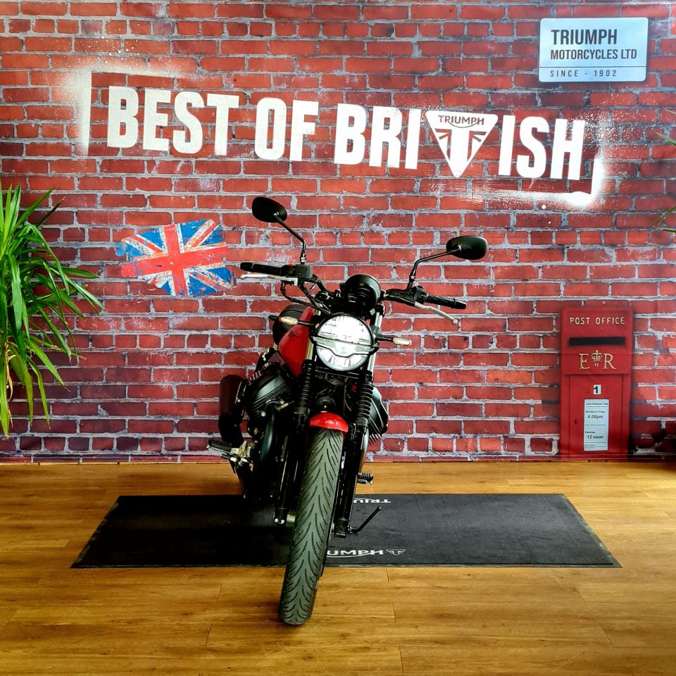 MOTO GUZZI V7 STONE 4