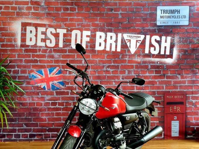 MOTO GUZZI V7 STONE 4