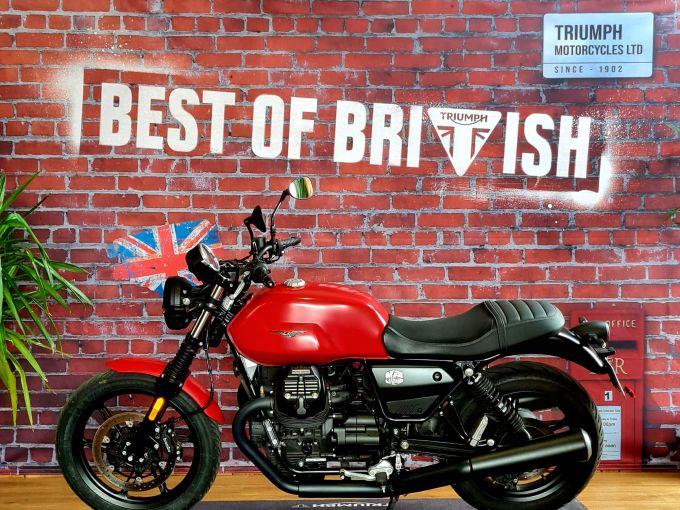 MOTO GUZZI V7 STONE 4