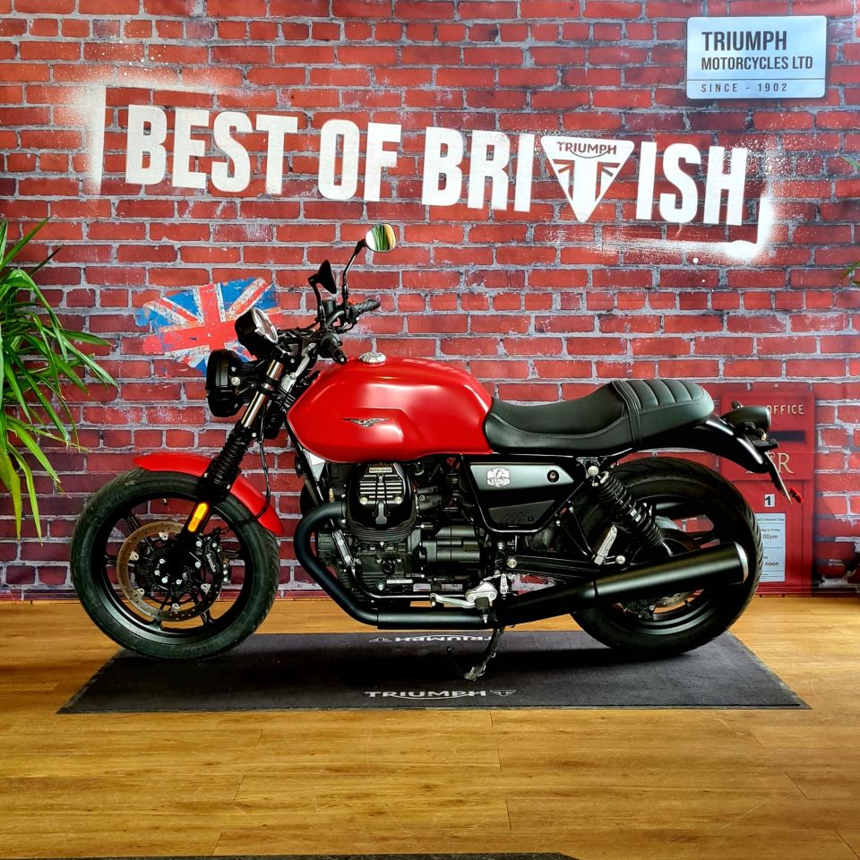 MOTO GUZZI V7 STONE 4